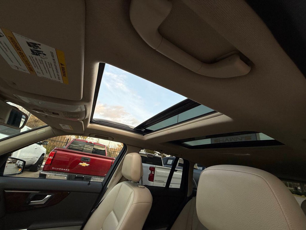 Mercedes-Benz GLK-Class Vehicle Full-screen Gallery Image 31