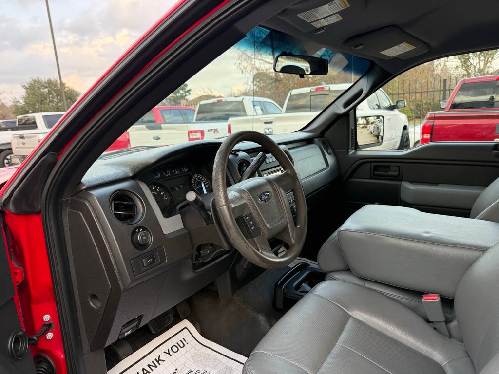 Ford F-150 Vehicle Full-screen Gallery Image 06