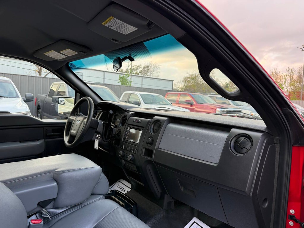 Ford F-150 Vehicle Full-screen Gallery Image 09