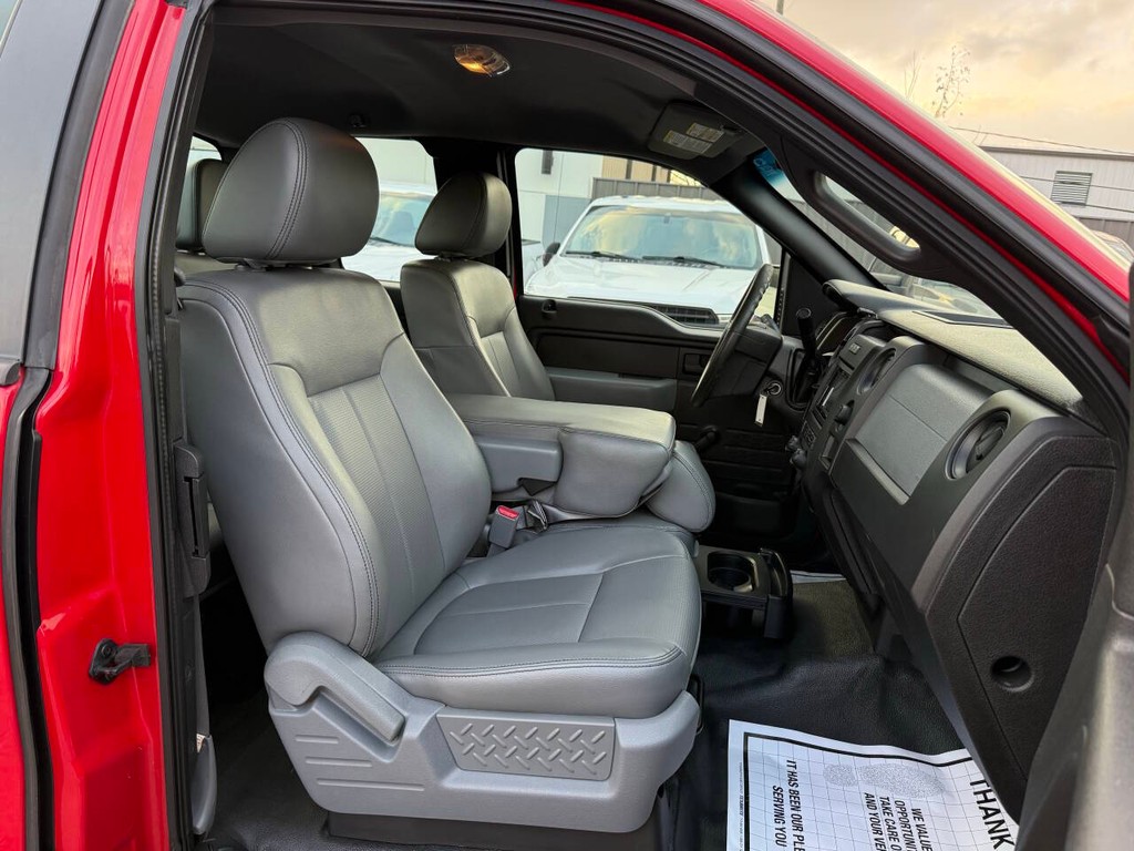 Ford F-150 Vehicle Full-screen Gallery Image 10