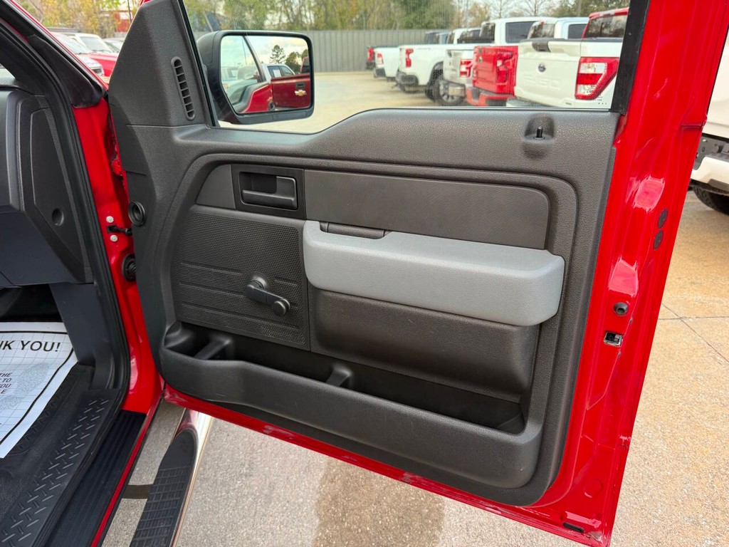 Ford F-150 Vehicle Full-screen Gallery Image 11