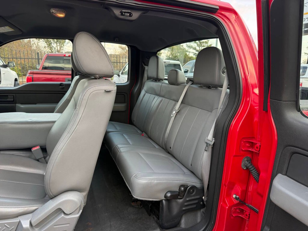 Ford F-150 Vehicle Full-screen Gallery Image 12