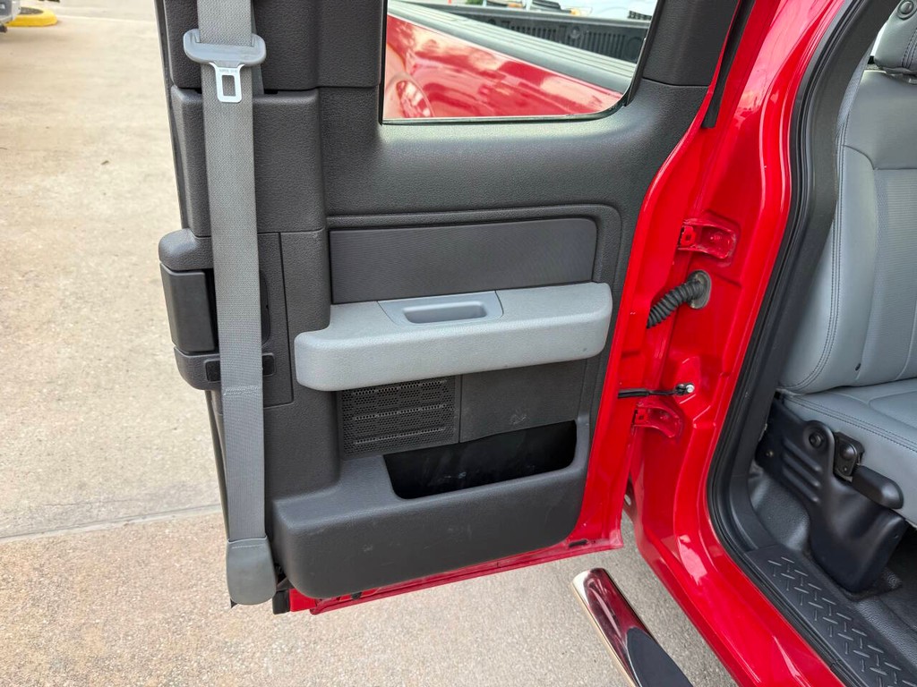 Ford F-150 Vehicle Full-screen Gallery Image 15