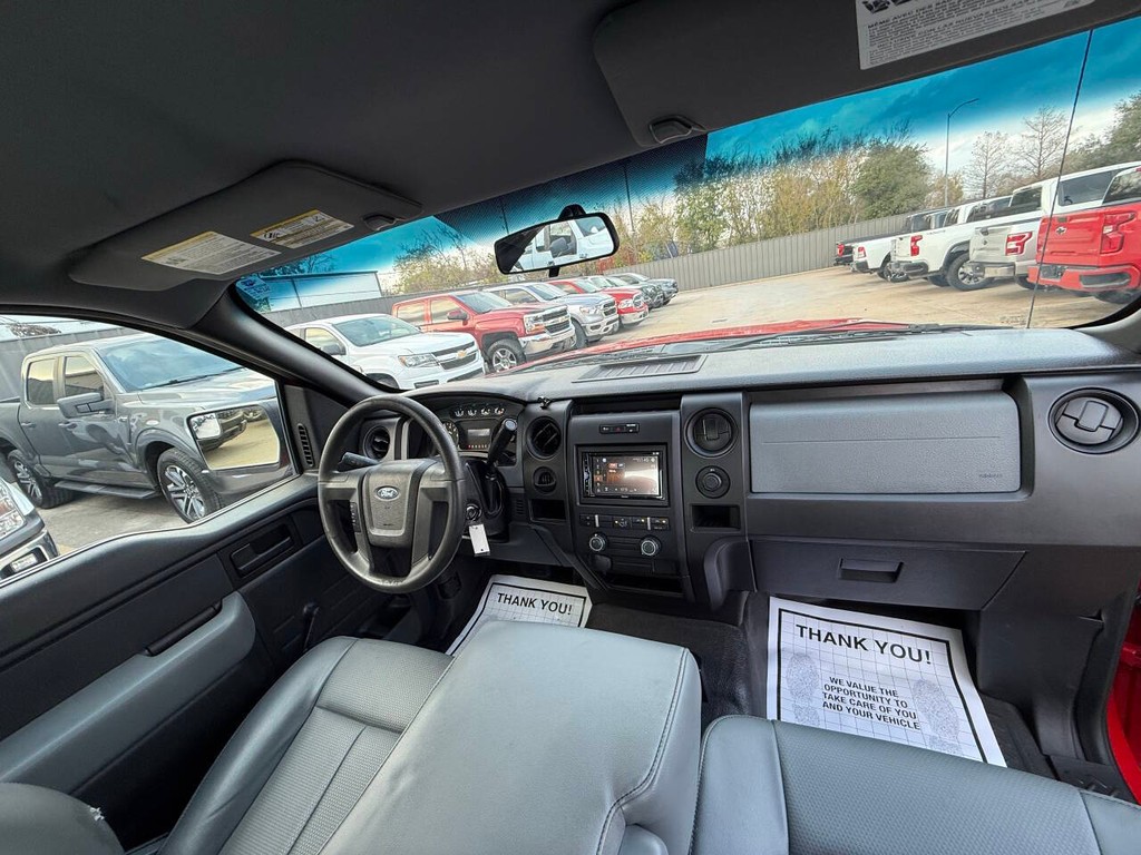 Ford F-150 Vehicle Full-screen Gallery Image 17