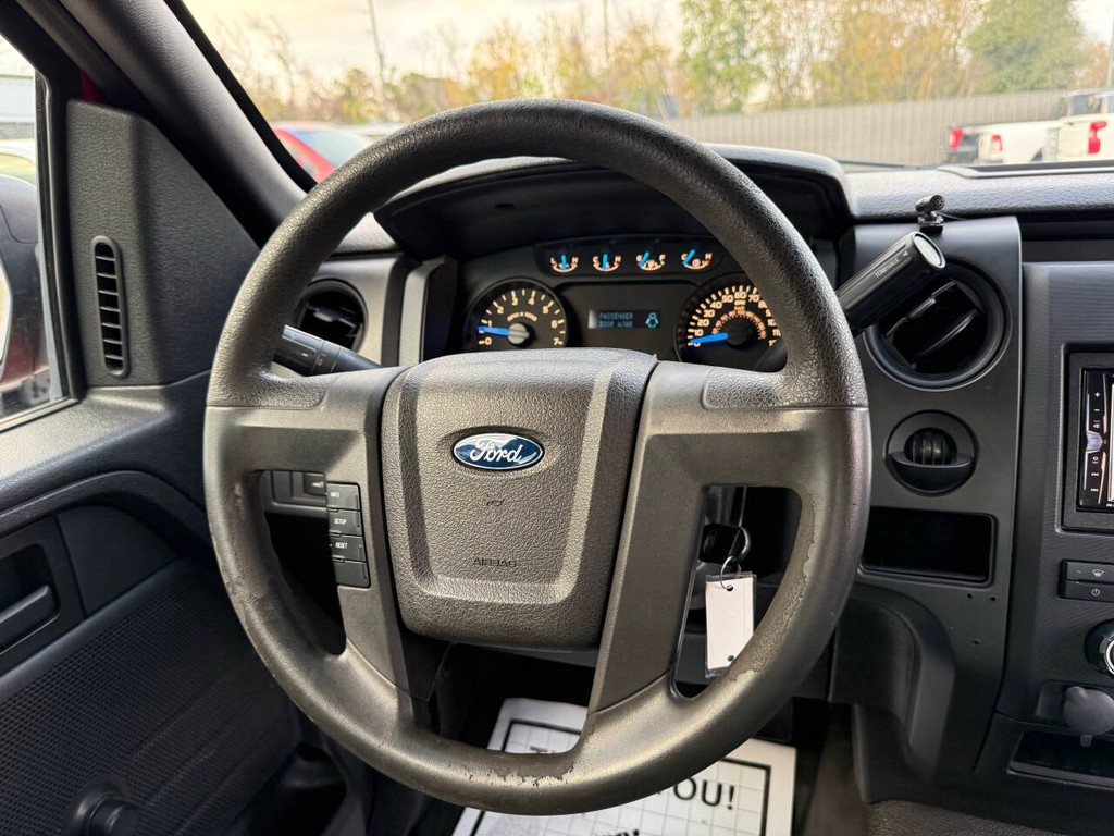 Ford F-150 Vehicle Full-screen Gallery Image 19