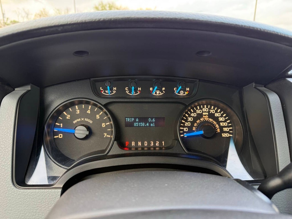 Ford F-150 Vehicle Full-screen Gallery Image 26