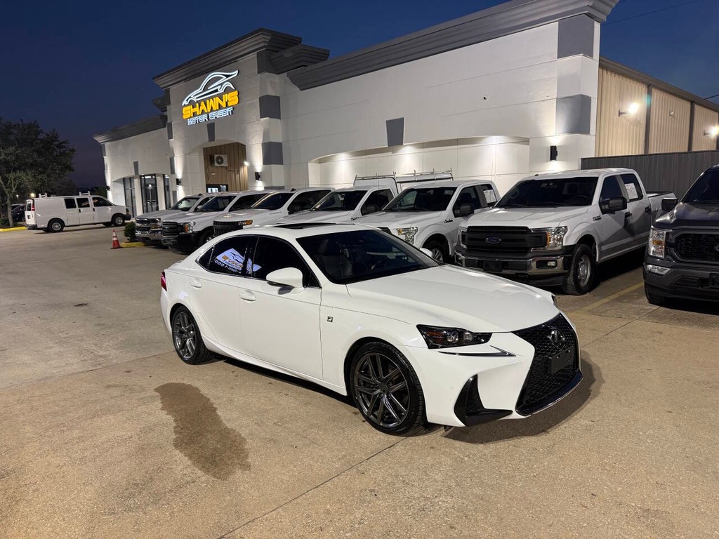 Lexus IS Vehicle Full-screen Gallery Image 02