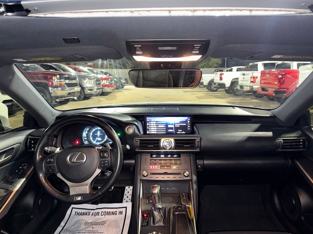 Lexus IS Vehicle Full-screen Gallery Image 17