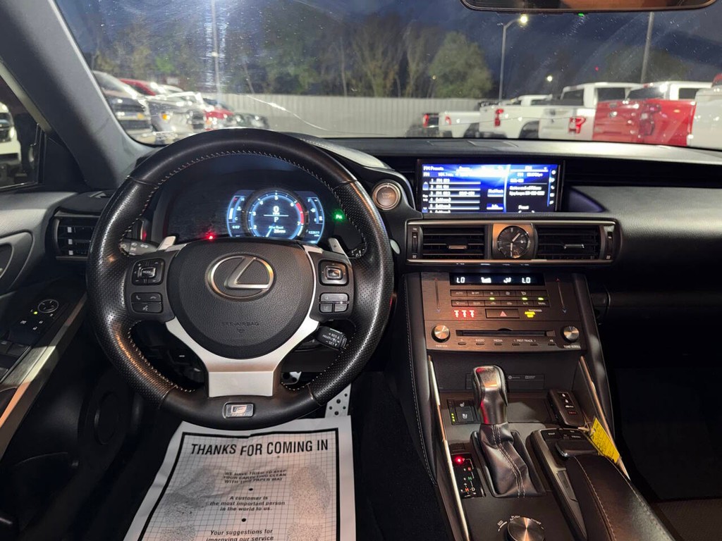 Lexus IS Vehicle Full-screen Gallery Image 21