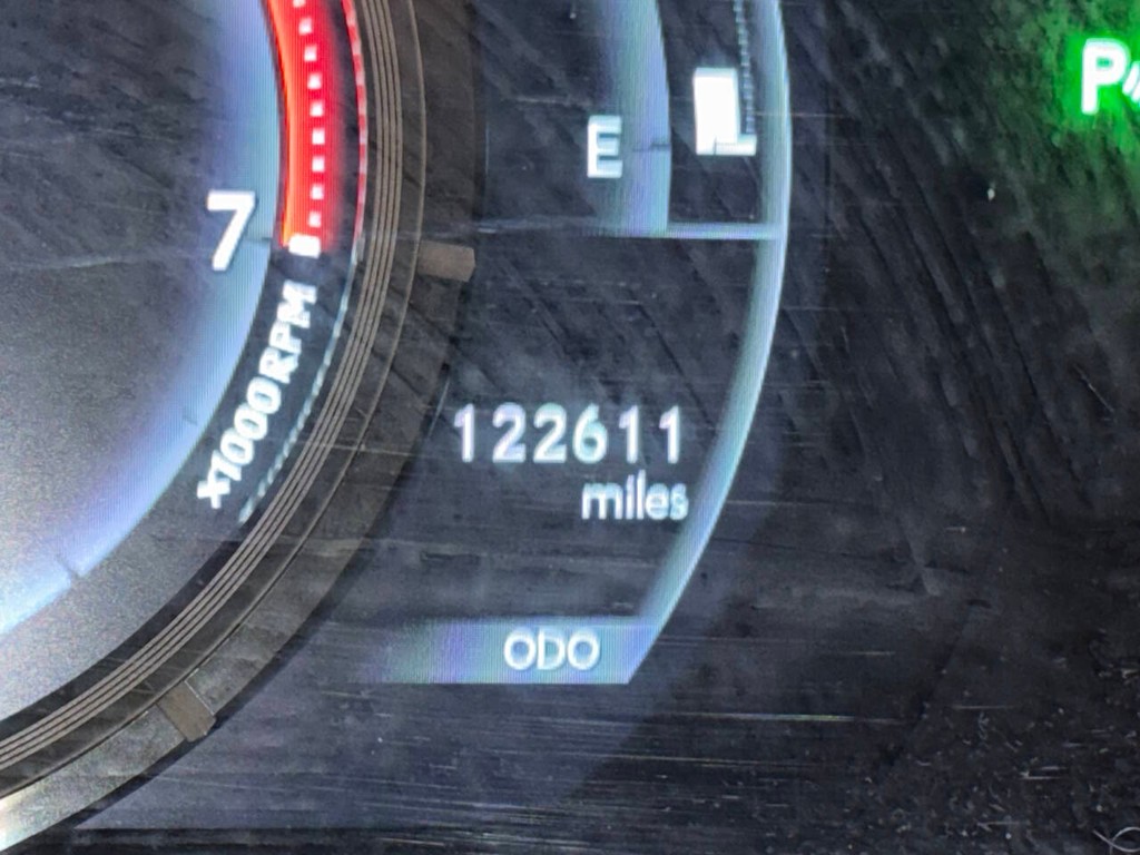 Lexus IS Vehicle Full-screen Gallery Image 33