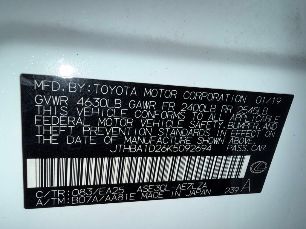 Lexus IS Vehicle Full-screen Gallery Image 34