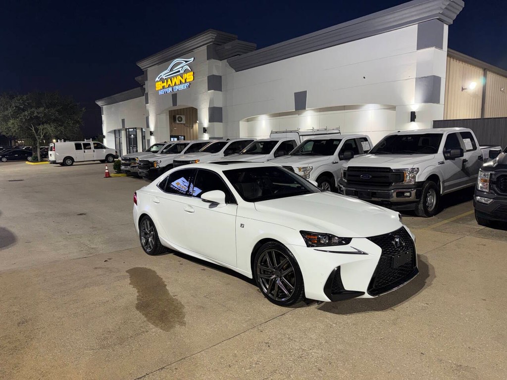 Lexus IS Vehicle Full-screen Gallery Image 42