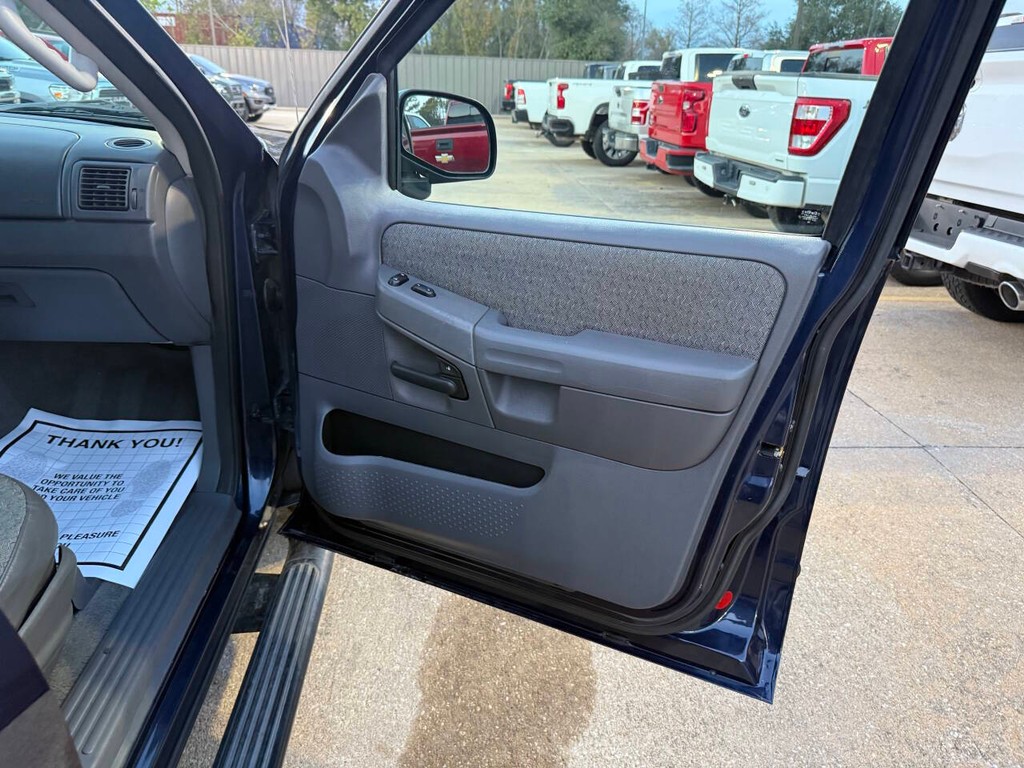 Ford Explorer Vehicle Full-screen Gallery Image 11