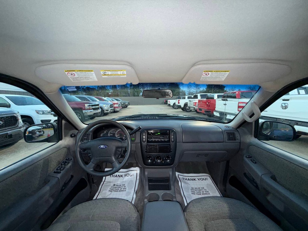 Ford Explorer Vehicle Full-screen Gallery Image 17