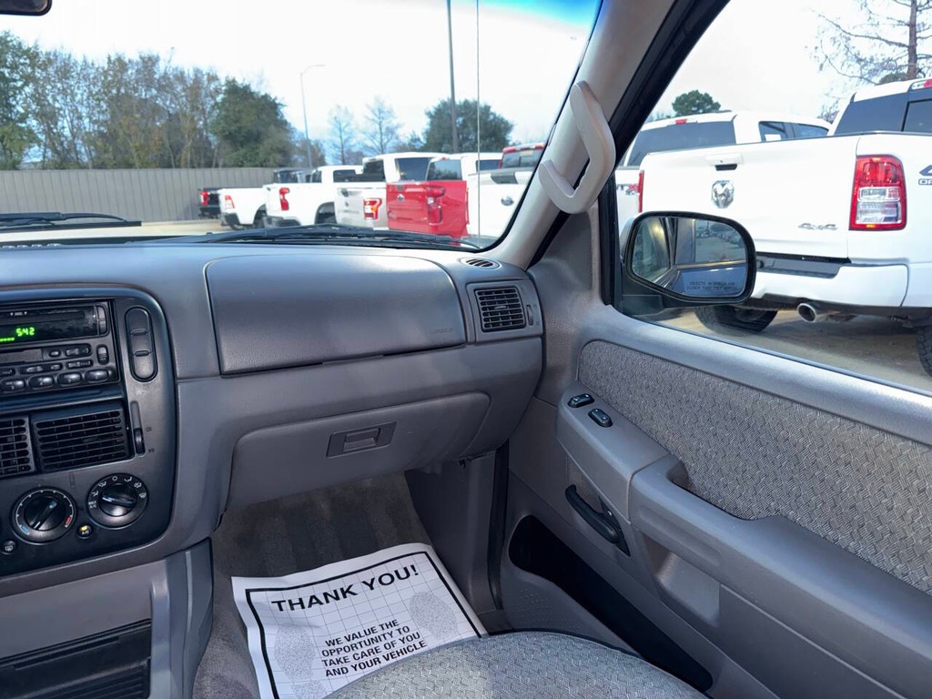 Ford Explorer Vehicle Full-screen Gallery Image 19