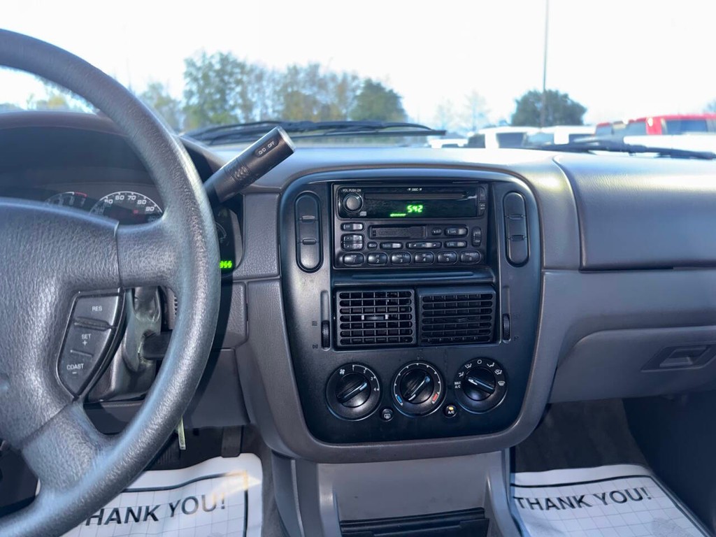 Ford Explorer Vehicle Full-screen Gallery Image 23