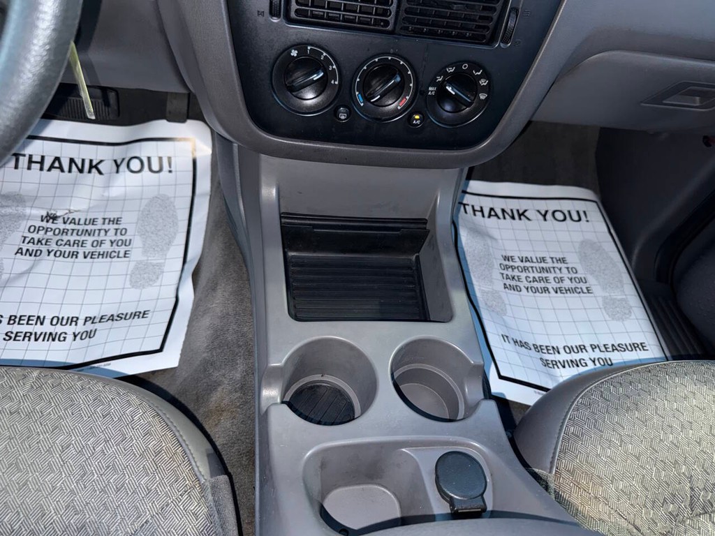 Ford Explorer Vehicle Full-screen Gallery Image 27