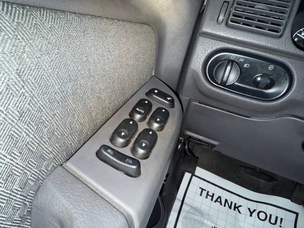 Ford Explorer Vehicle Full-screen Gallery Image 28