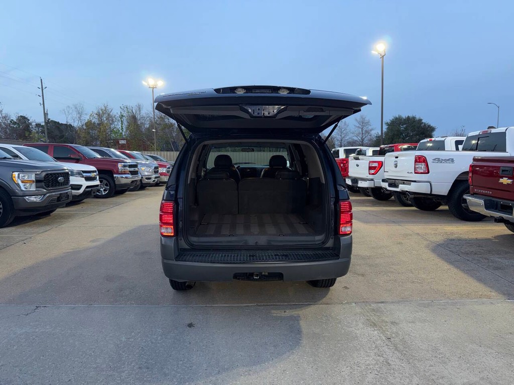 Ford Explorer Vehicle Full-screen Gallery Image 34