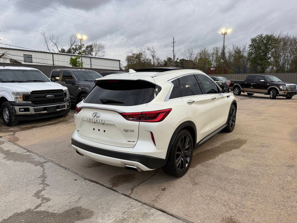 INFINITI QX50 Vehicle Full-screen Gallery Image 05