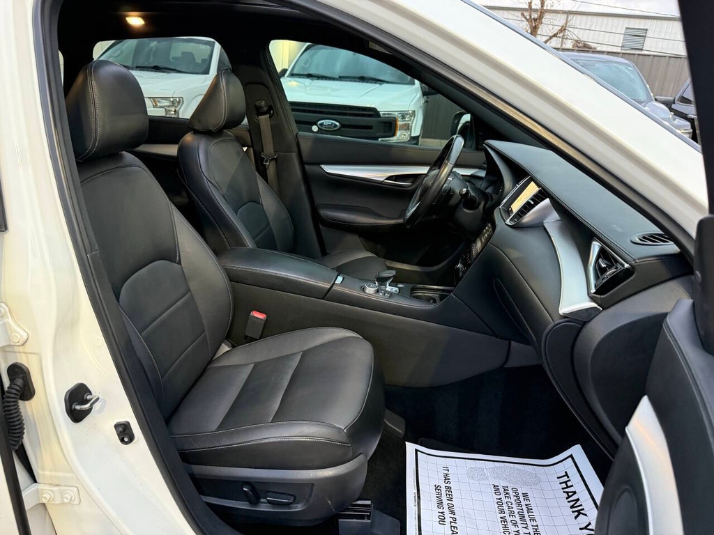 INFINITI QX50 Vehicle Full-screen Gallery Image 10