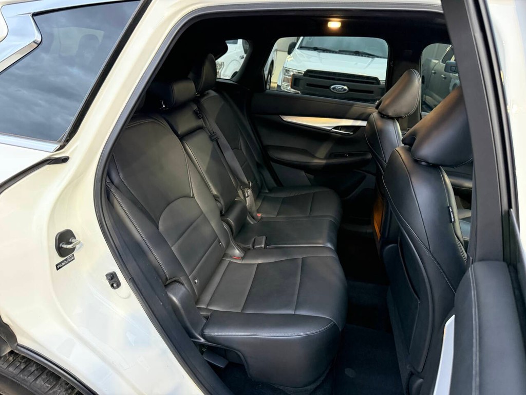 INFINITI QX50 Vehicle Full-screen Gallery Image 15
