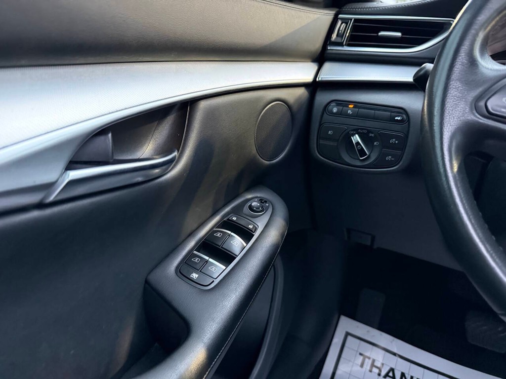 INFINITI QX50 Vehicle Full-screen Gallery Image 30