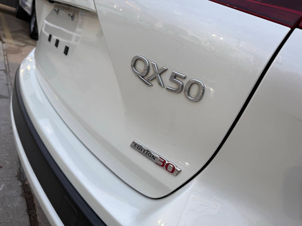 INFINITI QX50 Vehicle Full-screen Gallery Image 43