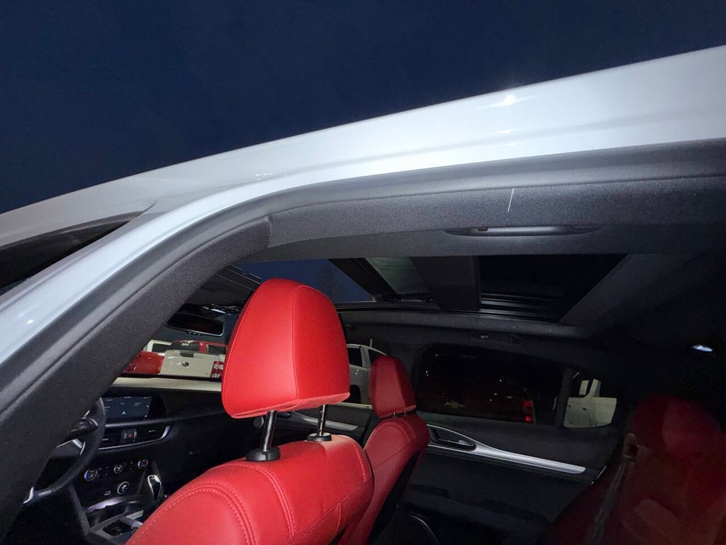 Alfa Romeo Stelvio Vehicle Full-screen Gallery Image 31