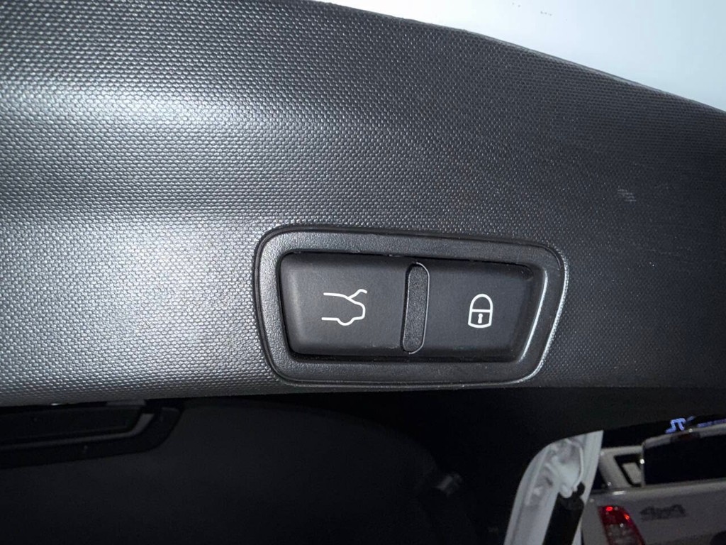 Alfa Romeo Stelvio Vehicle Full-screen Gallery Image 38