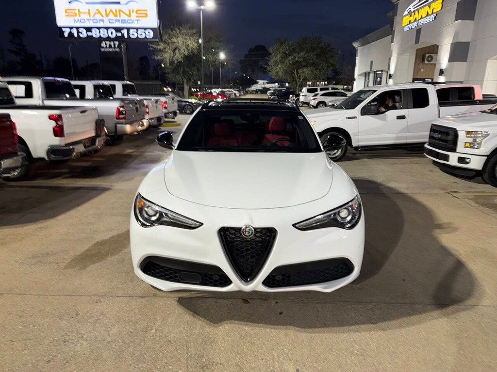 Alfa Romeo Stelvio Vehicle Full-screen Gallery Image 40