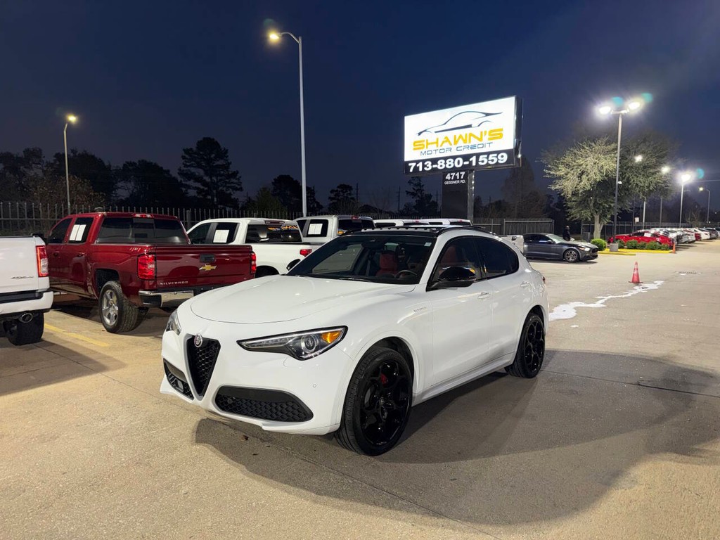 Alfa Romeo Stelvio Vehicle Full-screen Gallery Image 43