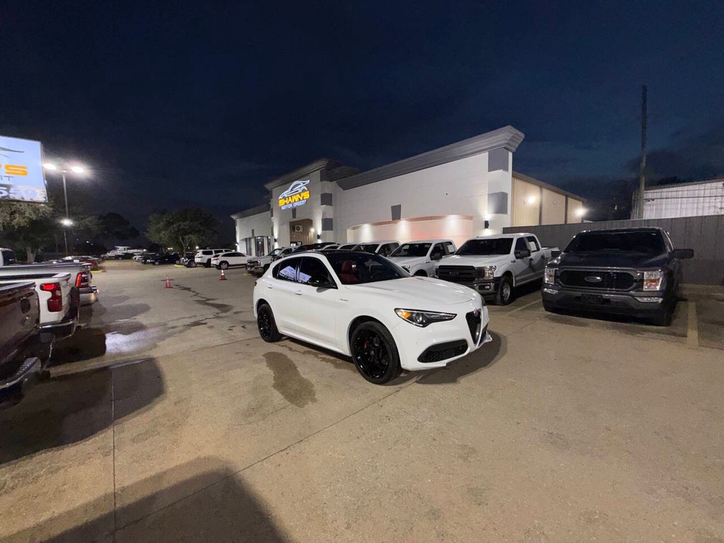 Alfa Romeo Stelvio Vehicle Full-screen Gallery Image 44