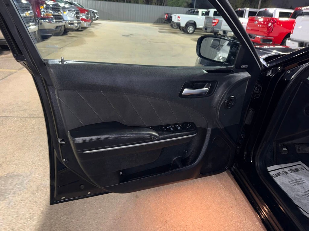 Dodge Charger Vehicle Full-screen Gallery Image 08