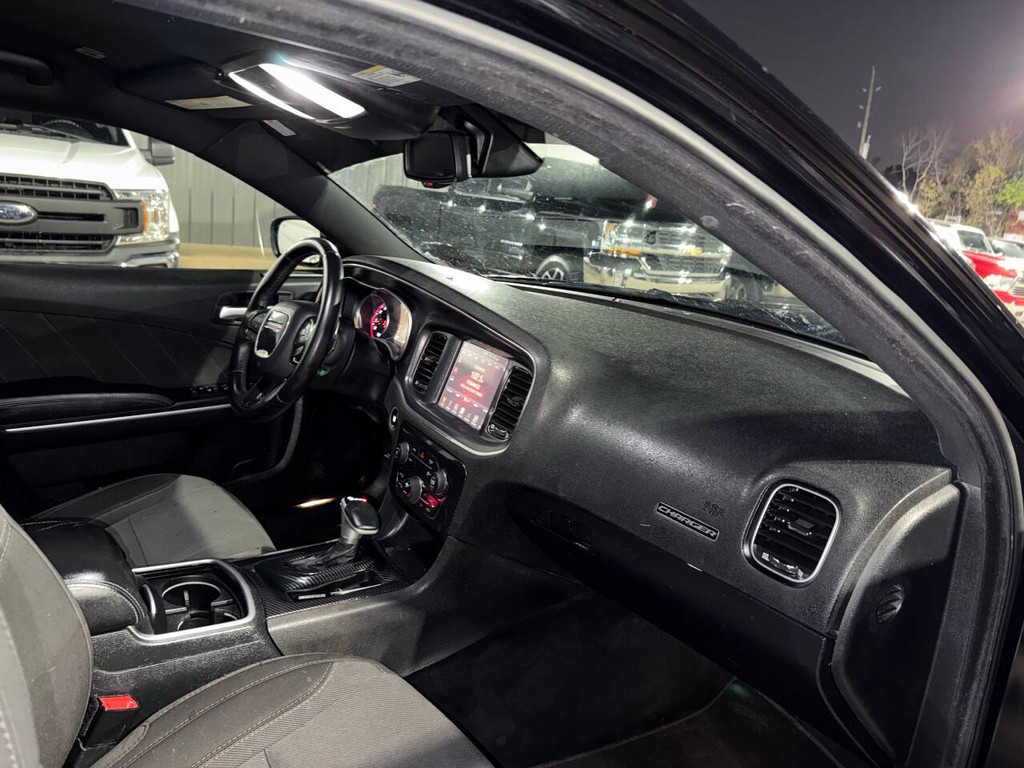 Dodge Charger Vehicle Full-screen Gallery Image 09