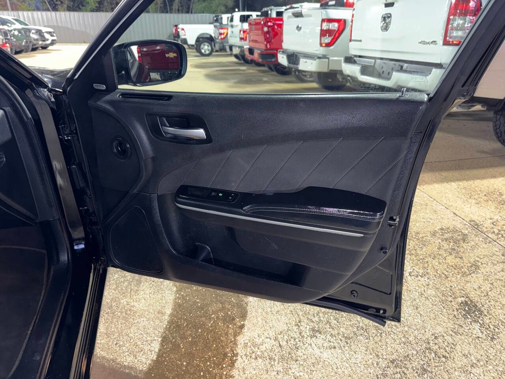 Dodge Charger Vehicle Full-screen Gallery Image 11