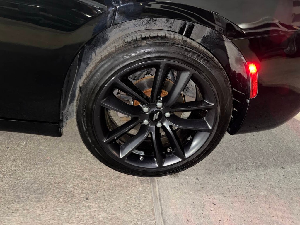 Dodge Charger Vehicle Full-screen Gallery Image 32