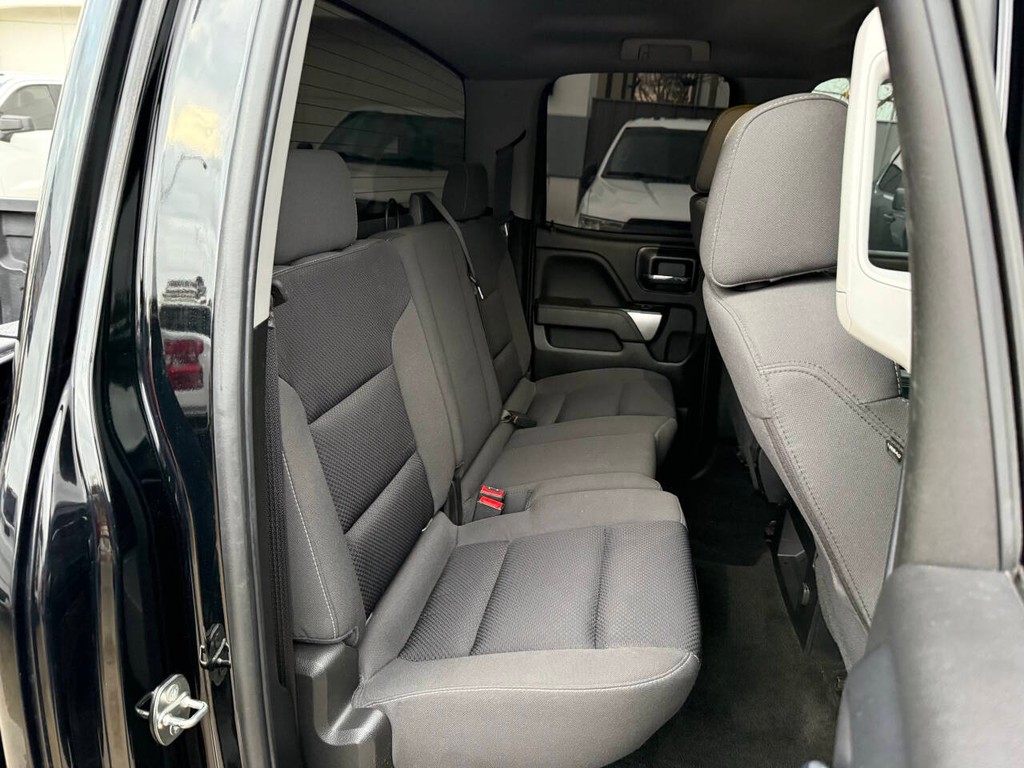 Chevrolet Silverado 1500 Vehicle Full-screen Gallery Image 15