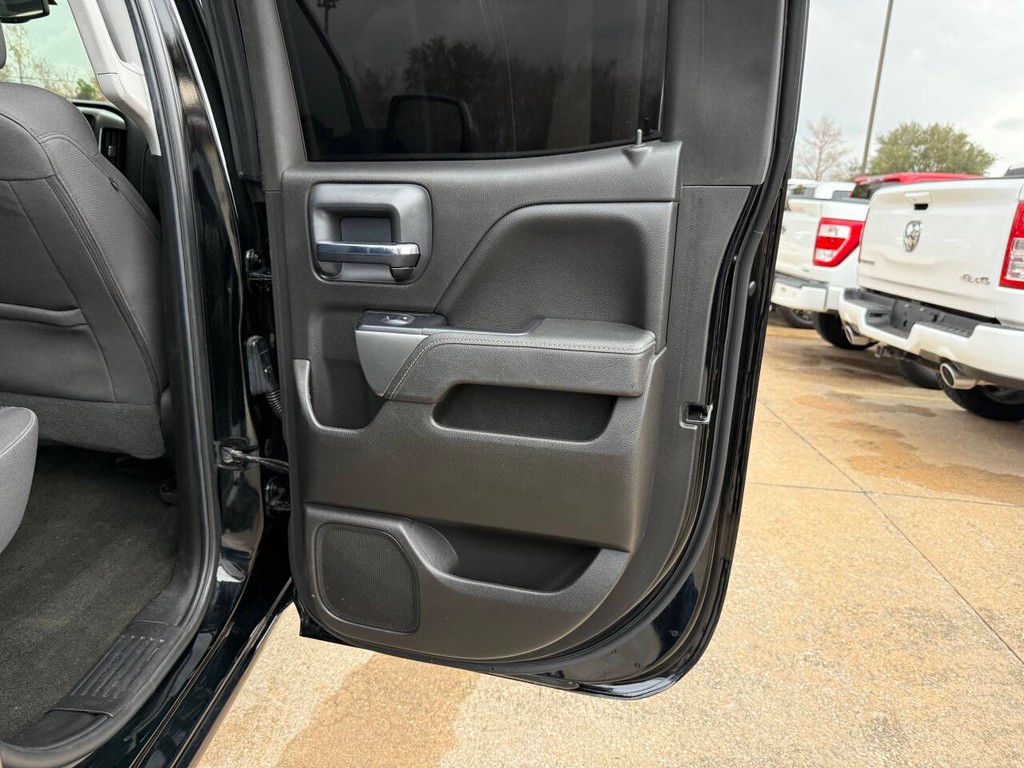 Chevrolet Silverado 1500 Vehicle Full-screen Gallery Image 16