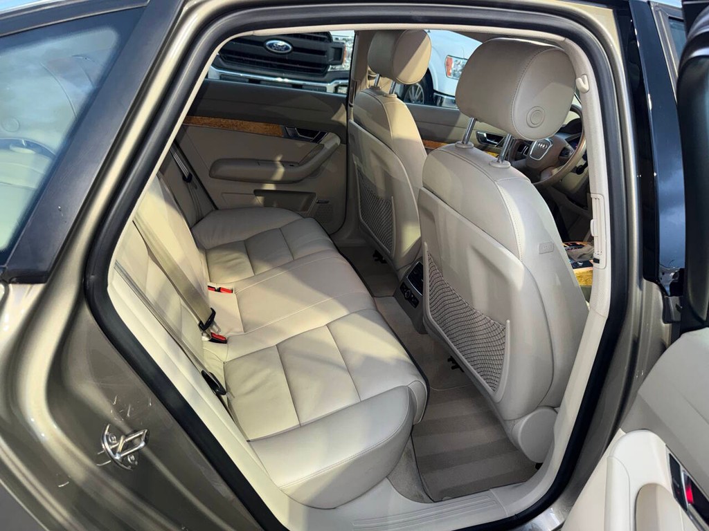 Audi A6 Vehicle Full-screen Gallery Image 15