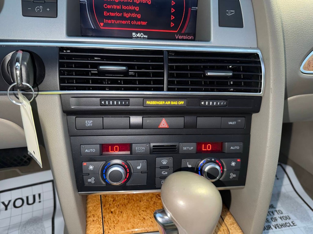 Audi A6 Vehicle Full-screen Gallery Image 27