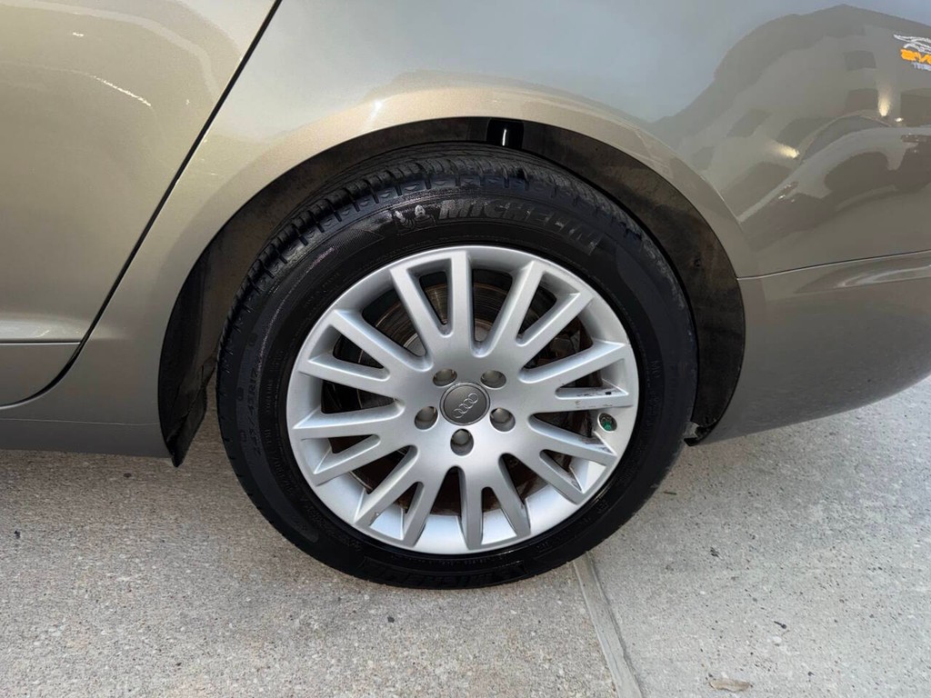 Audi A6 Vehicle Full-screen Gallery Image 35