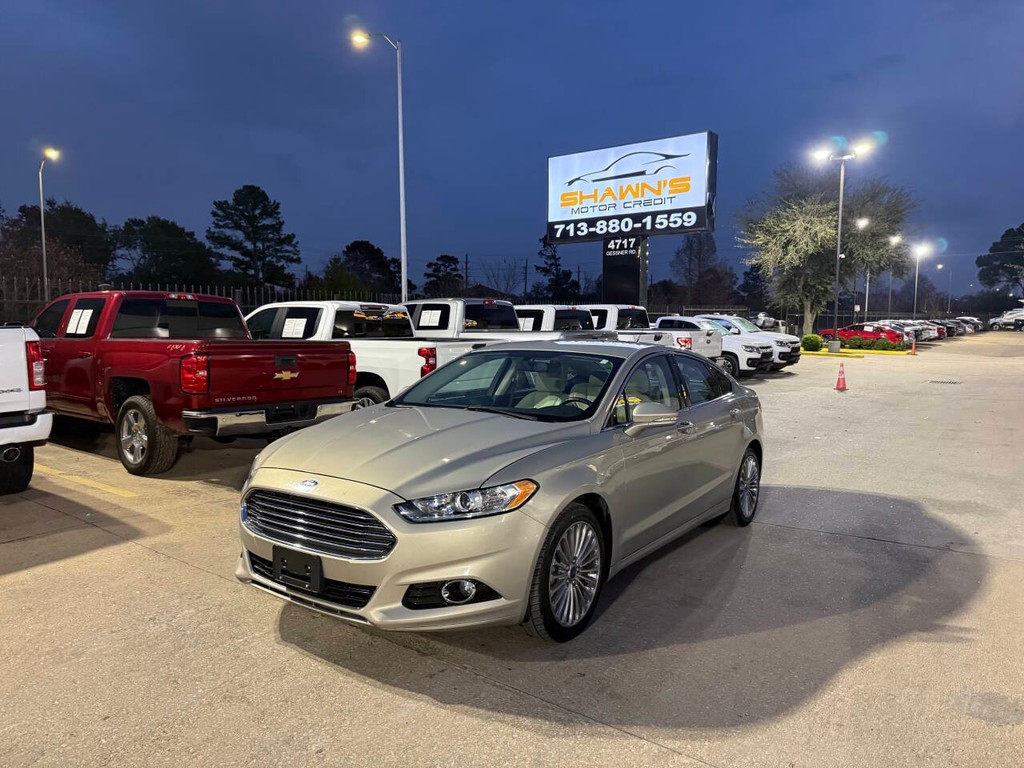 Ford Fusion Vehicle Full-screen Gallery Image 03