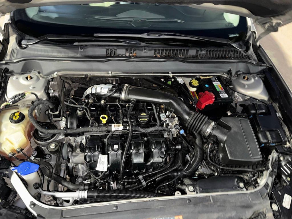 Ford Fusion Vehicle Full-screen Gallery Image 33