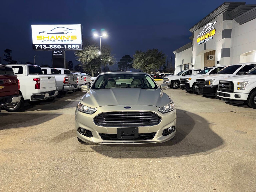 Ford Fusion Vehicle Full-screen Gallery Image 39