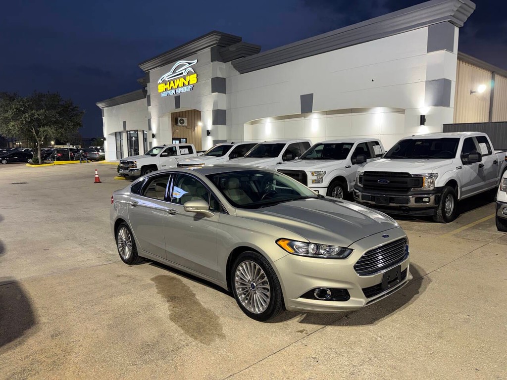 Ford Fusion Vehicle Full-screen Gallery Image 40