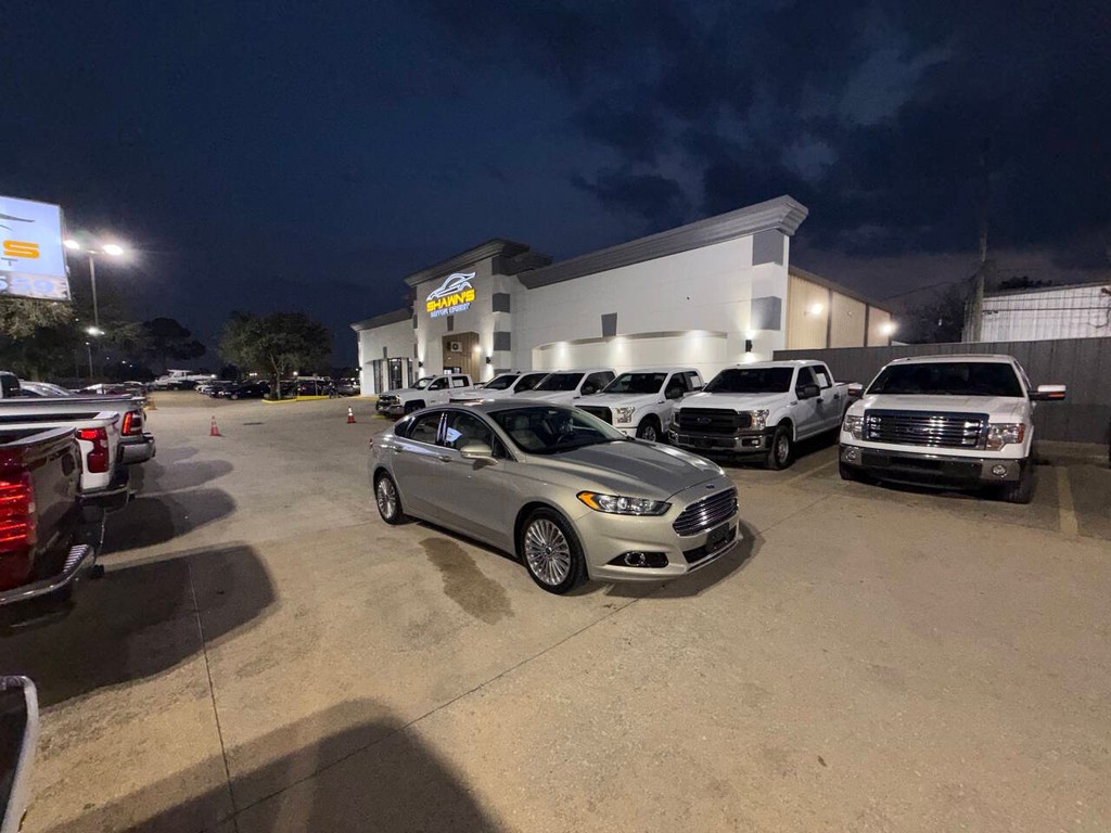 Ford Fusion Vehicle Full-screen Gallery Image 42