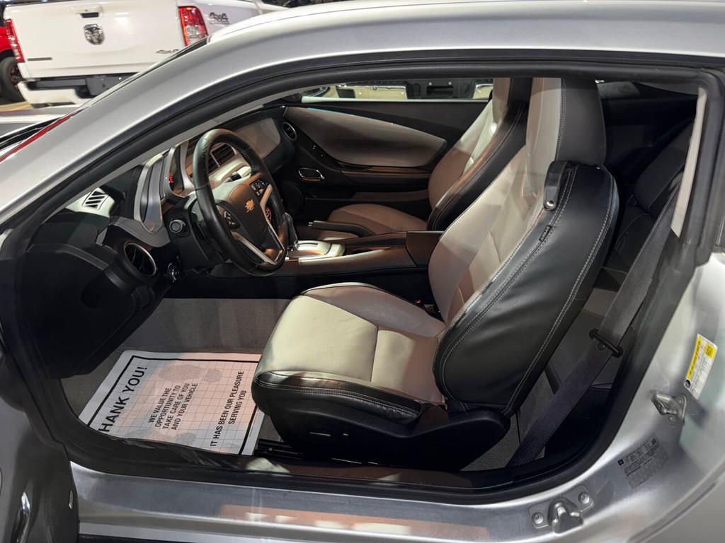 Chevrolet Camaro Vehicle Full-screen Gallery Image 07