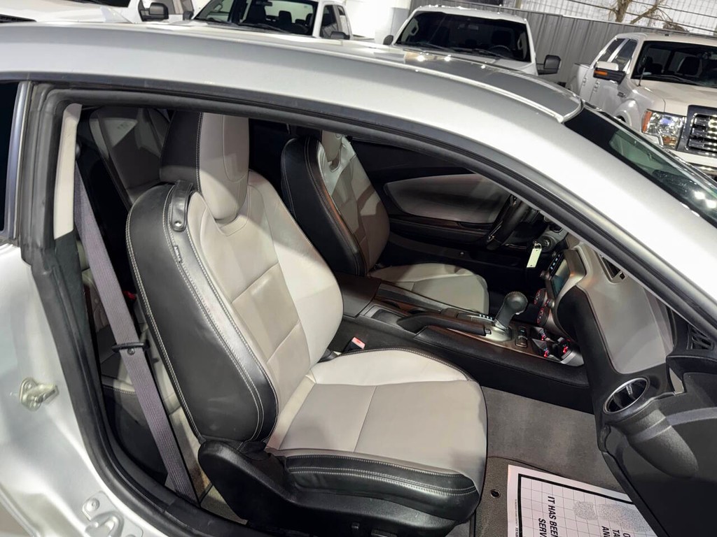 Chevrolet Camaro Vehicle Full-screen Gallery Image 11