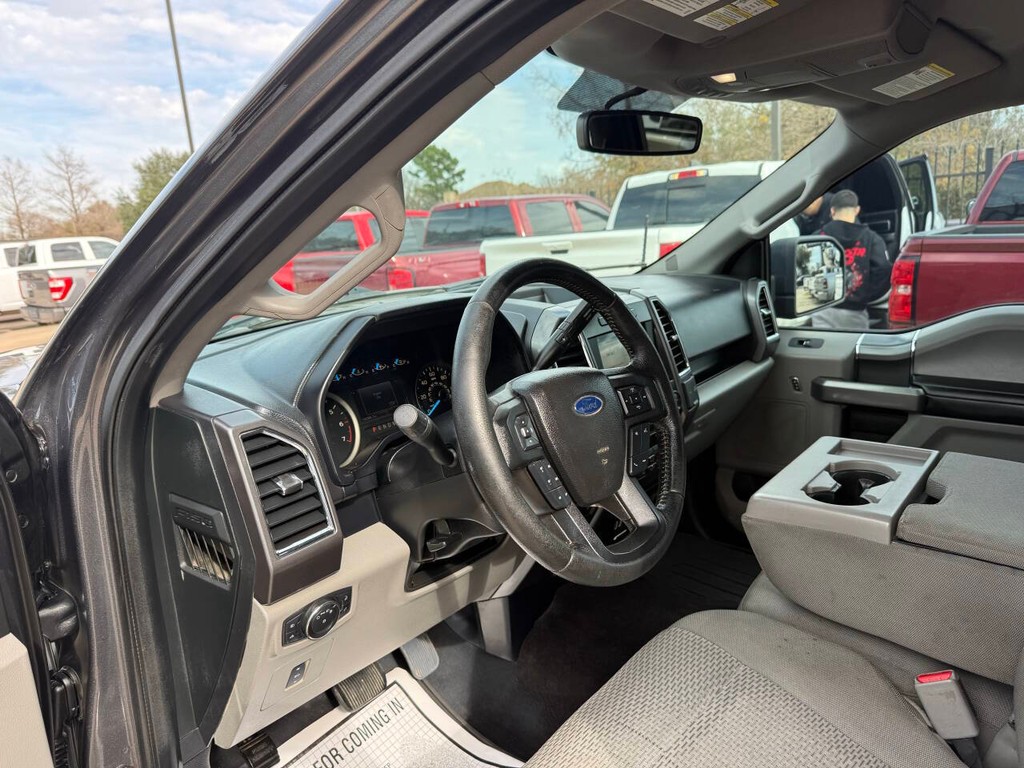 Ford F-150 Vehicle Full-screen Gallery Image 06